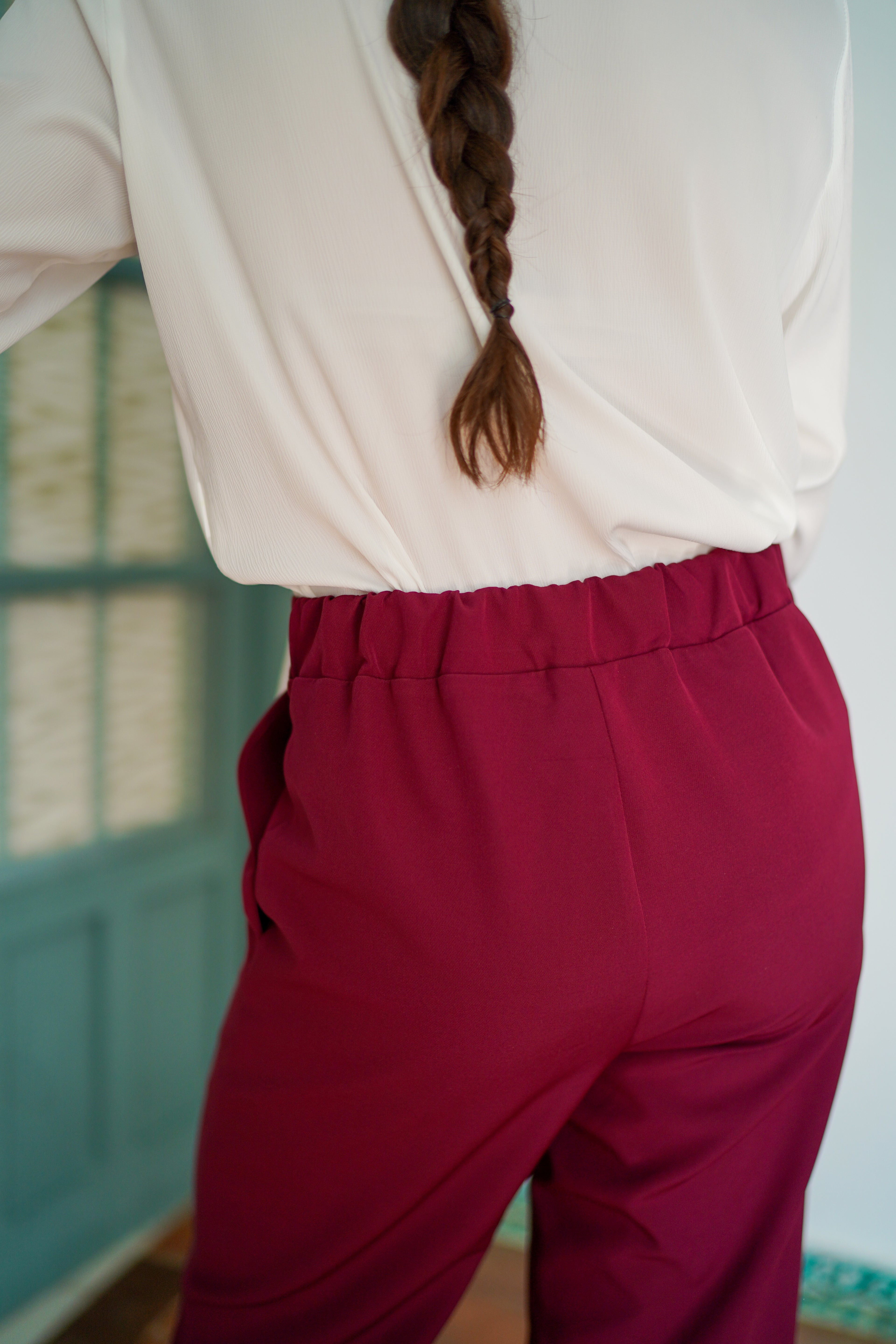 Pantalon cinturilla pico y goma liso