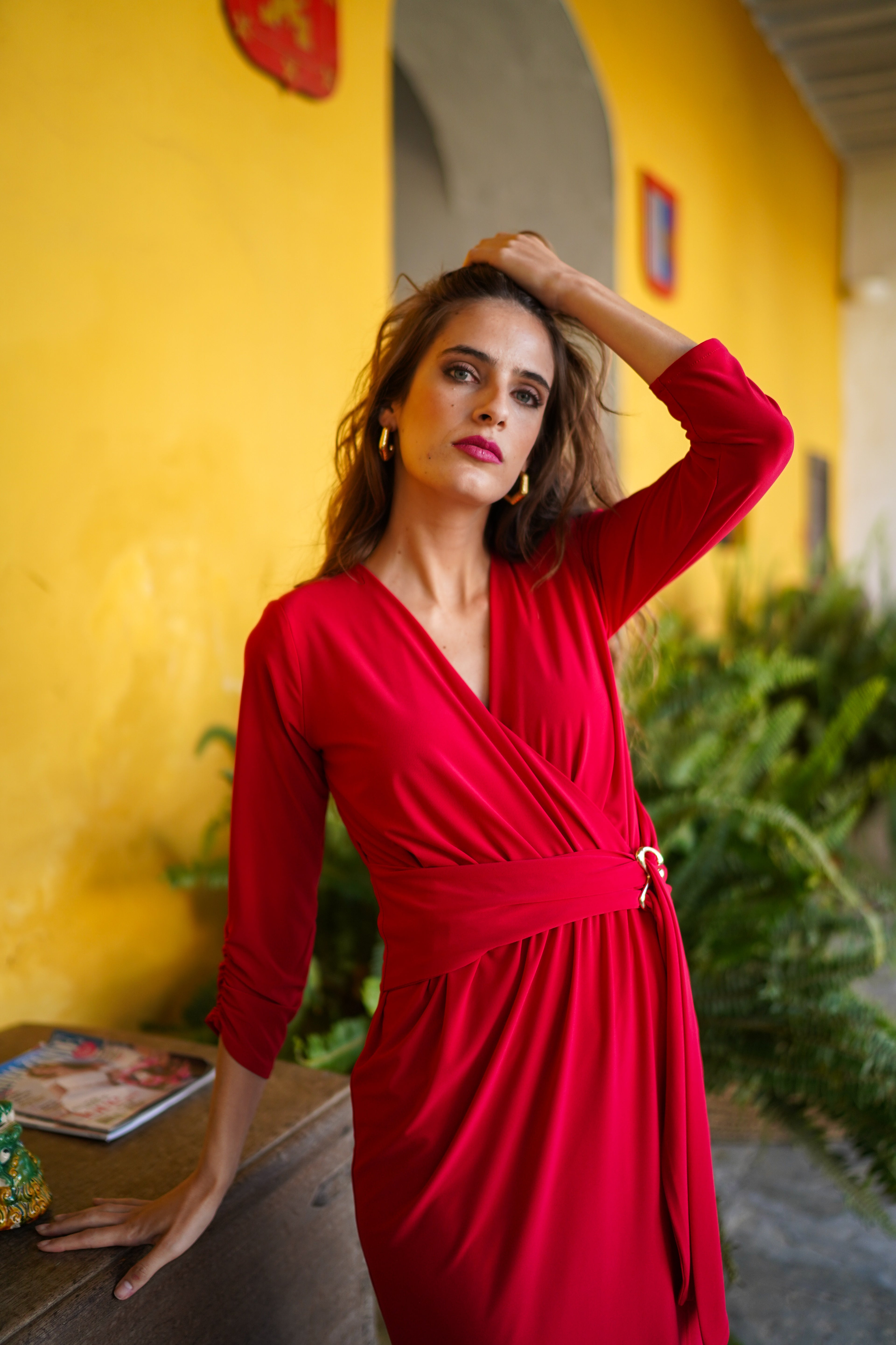 Vestido cruzado aplique liso