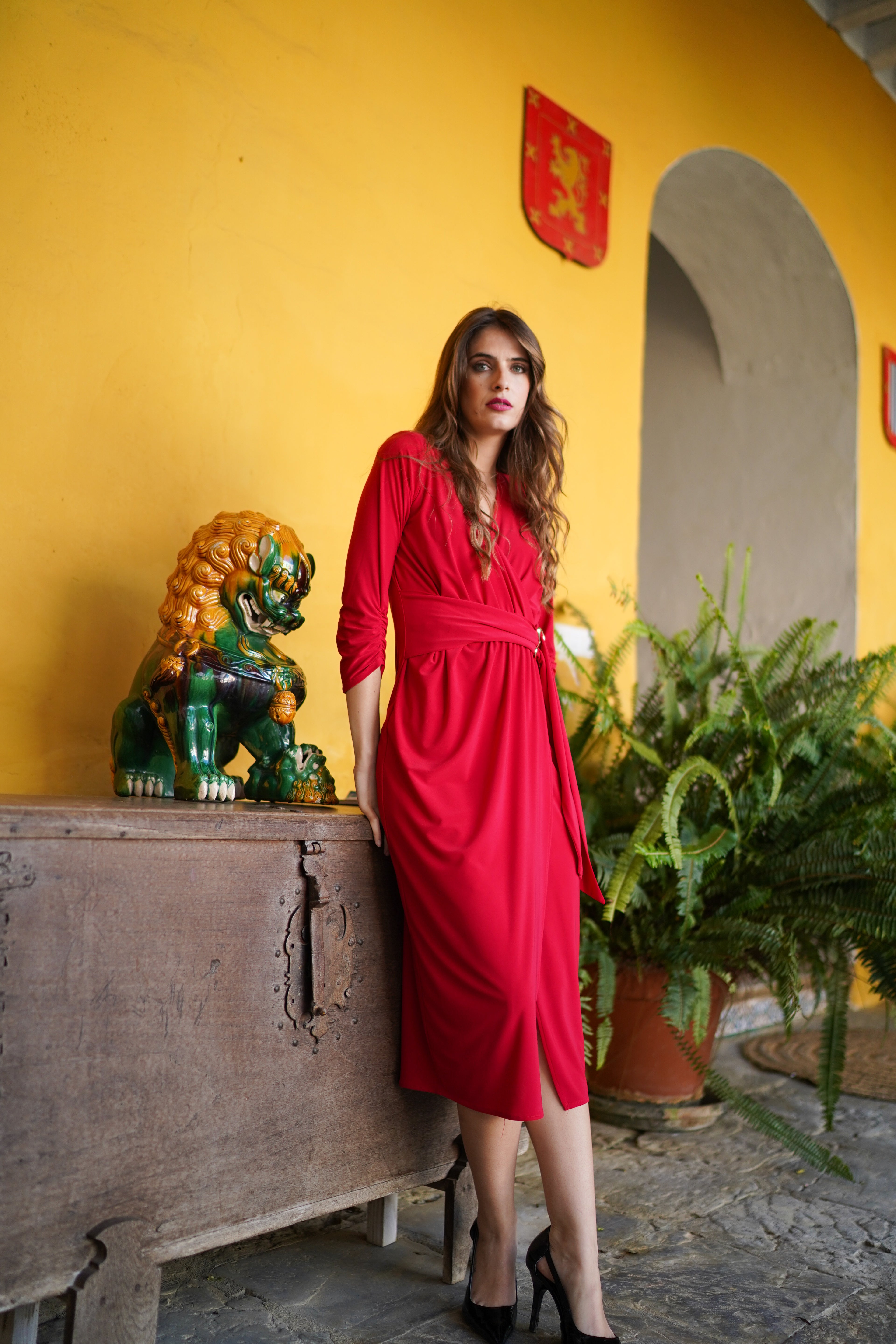 Vestido cruzado aplique liso