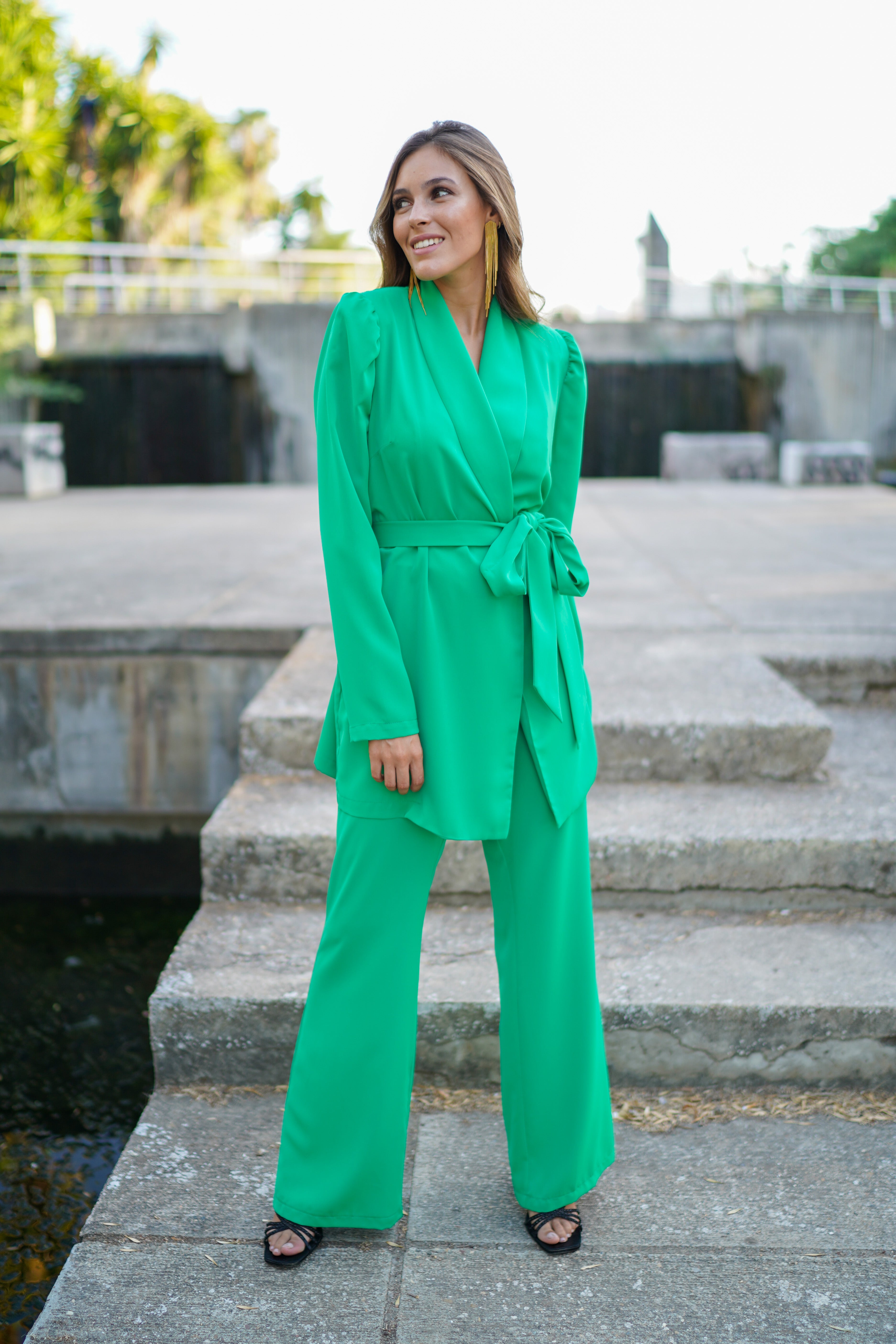 Traje de chaqueta envolvente 324-010