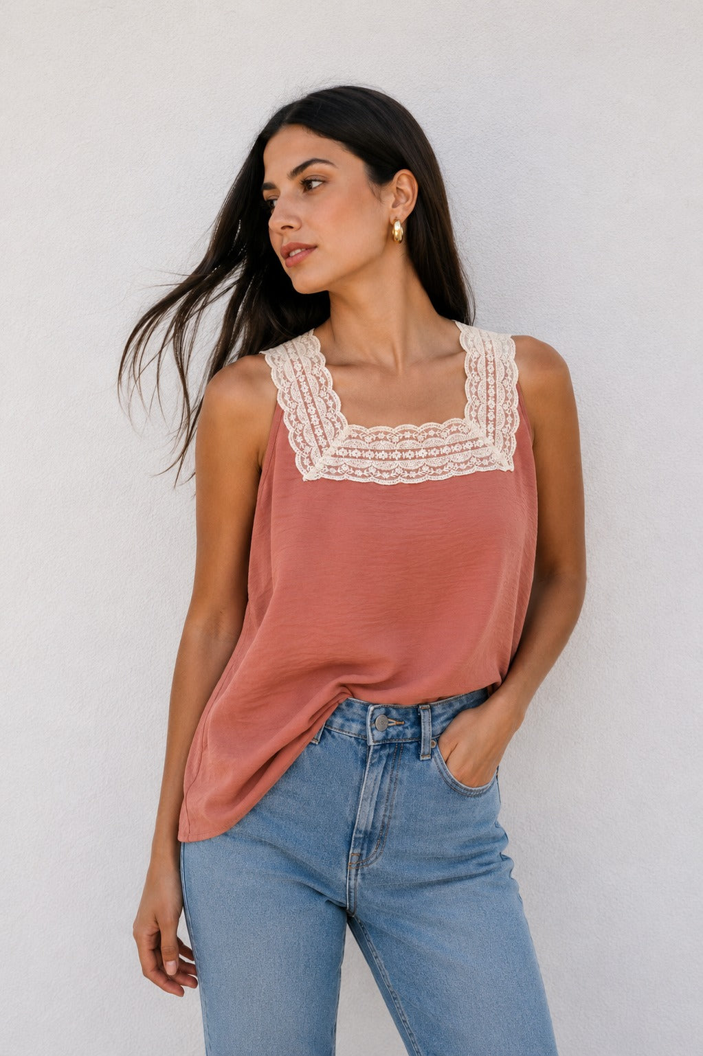 BLUSA ESCOTE CUADRADO